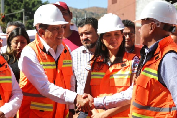 mejoramiento urbano de la Avenida Eduardo Mata, el cual beneficiará a 300 mil personas que transitan por la zona.