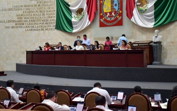 *Deberán presentarse ante la Presidencia de la Comisión en el Congreso de Oaxaca.