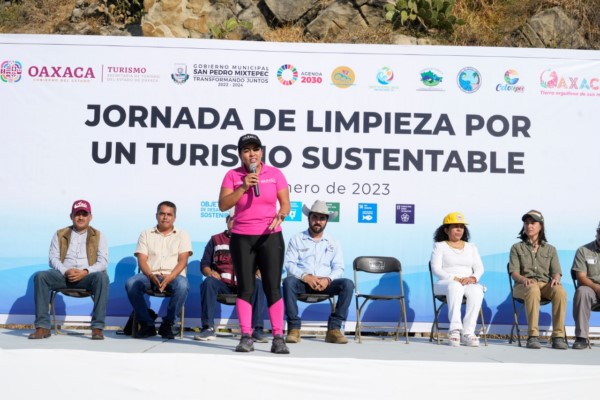 La dependencia convocó a una jornada de limpieza en playas de Puerto Escondido