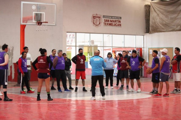 gratuita a entrenadores de esa disciplina