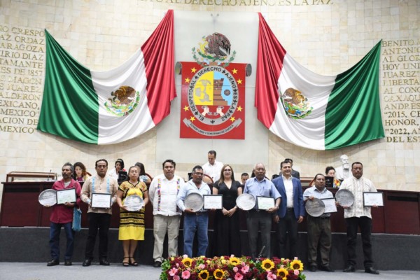 en honor a la promotora zapoteca, que defendió en vida los derechos de las comunidades