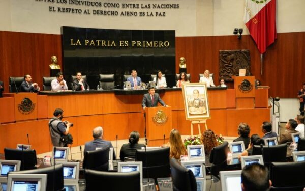 “Benito Juárez, Benemérito de las Américas” en el Muro de Honor del Senado de la República