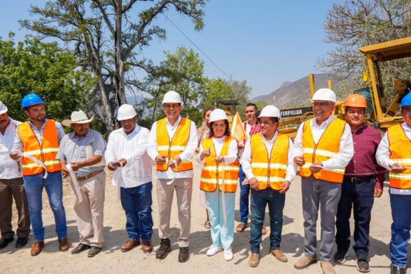     Pone en marcha trabajos de pavimentación de 42 kilómetros del camino