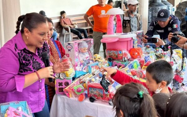 Con canje de juguetes bélicos por educativos celebran a la niñez de Tlacolula