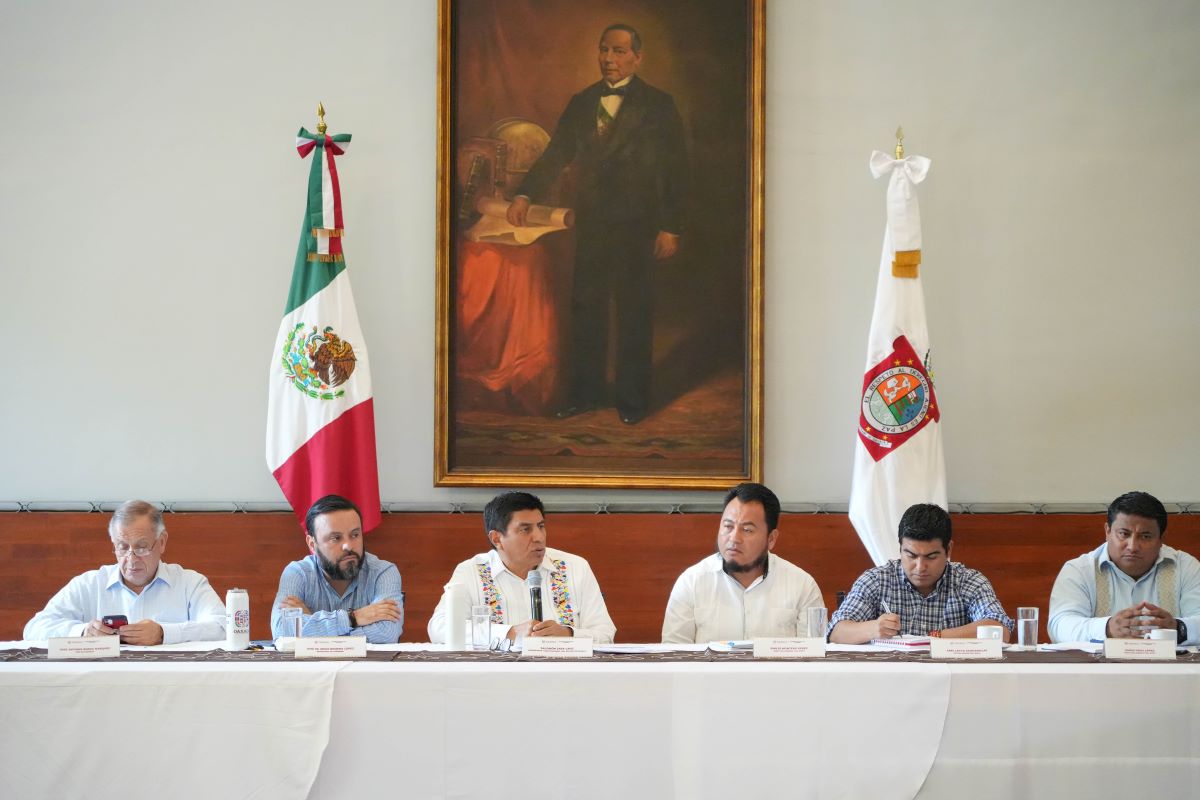 organismo está conformado por el Poder Ejecutivo, la Sección 22 del SNTE y el Poder Legislativo