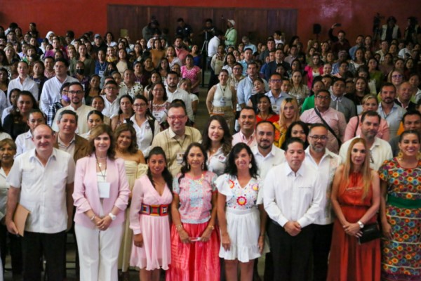 encabezada por la Presidenta Honoraria del Sistema DIF Oaxaca, Irma Bolaños Quijano