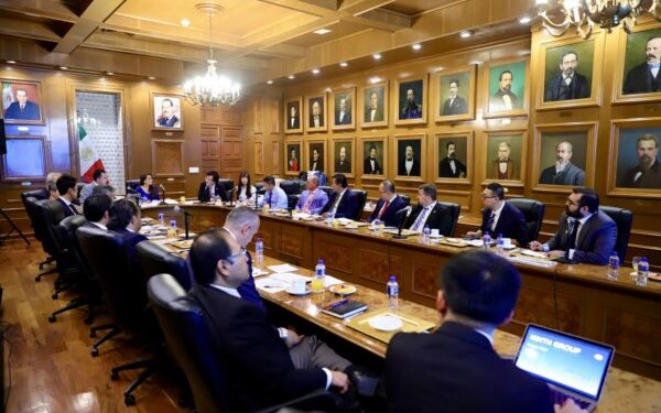 su administración para fortalecer a la industria local y generar nuevas inversiones.