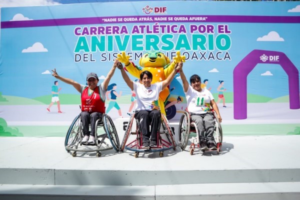; en unidad comparten el cariño y orgullo de formar parte de esta noble institución