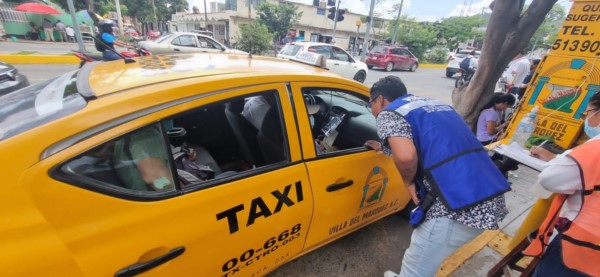 * Las unidades de taxis deben portar tarjetones de identidad y de tarifas