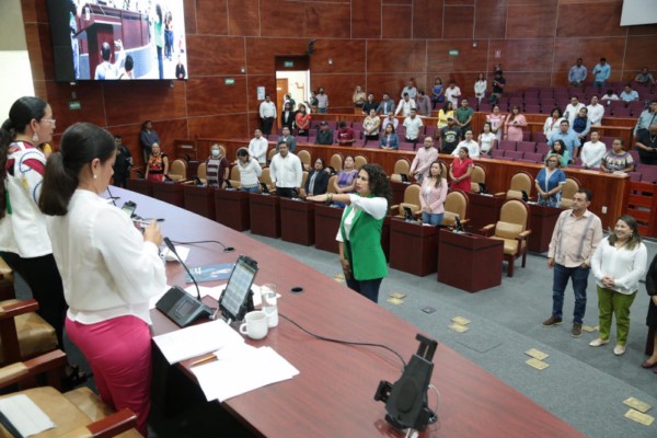 • Sustituye al diputado Samuel Gurrión Matías.