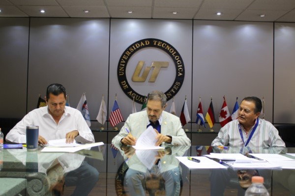 los hijos y familiares de sus integrantes puedan estudiar la universidad becados al 100 por ciento.