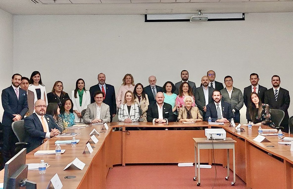 los intereses y prioridades al exterior, de los gobiernos subnacionales del país.