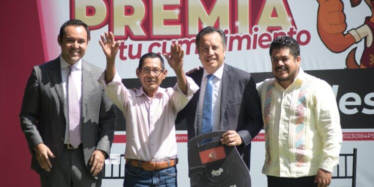 Mayores ingresos y récord de obras en Veracruz, gracias a los contribuyentes