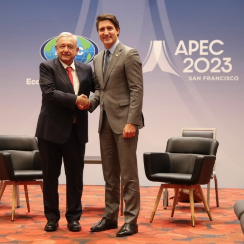 encuentro que tuvo lugar durante la realización del Foro de Cooperación Económica Asia-Pacífico.