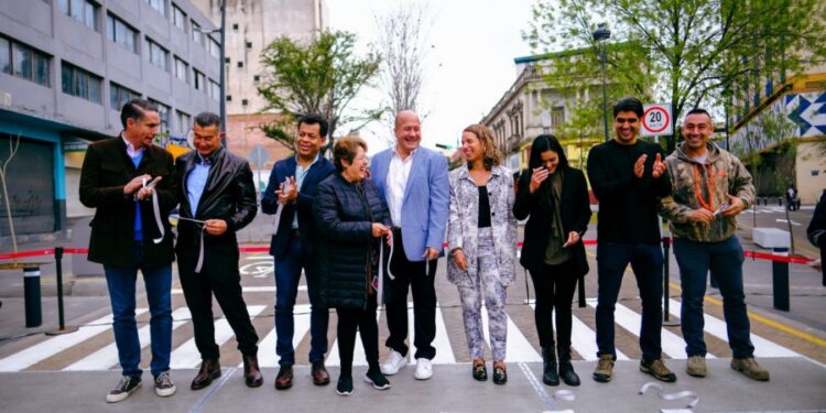Entregan Enrique Alfaro y Francisco Ramírez obras de reordenamiento en calles del polígono Ramón Corona en el centro de Guadalajara con 125 mdp, estableciendo la primera zona de bajas emisiones de todo México y América Latina
