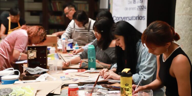 Seculta impulsa talleres para mujeres en artes visuales