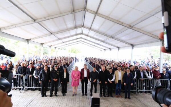 ENTREGA GOBERNADOR APOYOS PARA MEJORAR SERVICIOS E INFRAESTRUCTURA EN VICTORIA