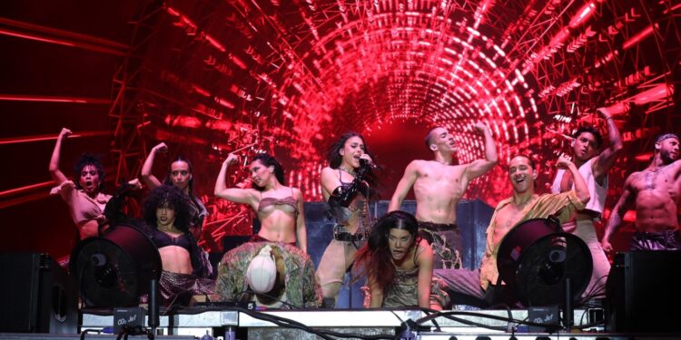 Llenan de energía voces juveniles a MacroFest
