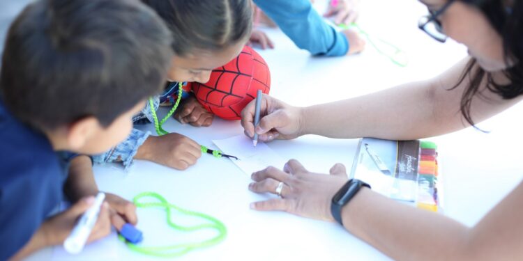 Niñas y niños festejan sus derechos en el Día de la Niñez
