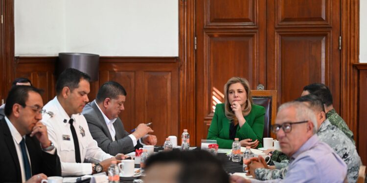 Sostienen autoridades sesión de trabajo de la Mesa de Seguridad