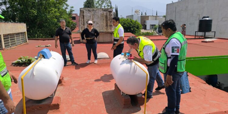 Supervisan y fomentan medidas de prevención y seguridad en mercados públicos de Oaxaca