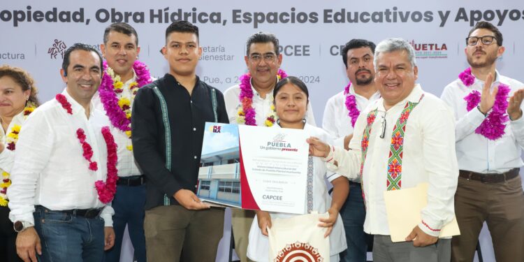 Inaugura Sergio Salomón reconstrucción de base hidráulica del camino Olintla- Huehuetla