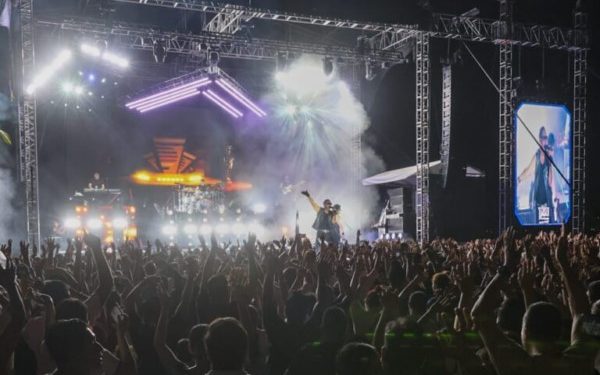 Un éxito el concierto de Matute, Caló y El Círculo, turistas y residentes disfrutaron del evento artístico