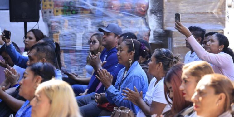 Entrega Liz Salgado juguetes a DIF municipales para celebrar el Día de Reyes