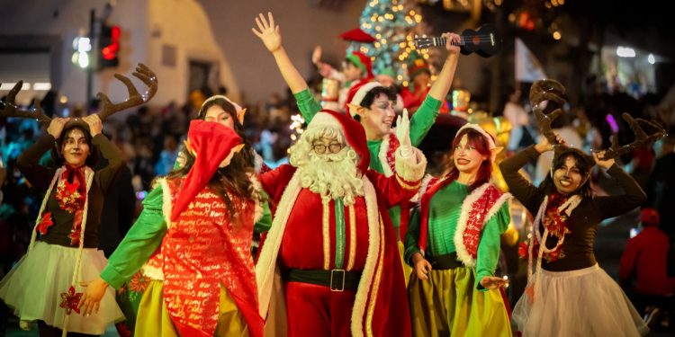 Miles de familias disfrutan la magia de la Navidad con el desfile “Juntos Somos Paz” Zacatecas 2024