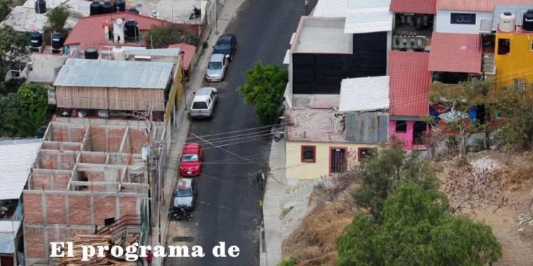 Cuadrillas de «Tache al Bache» realizan trabajos para mejorar las vialidades de Oaxaca de Juárez