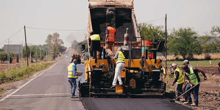 Ampliarán programa estatal de reconstrucción y mantenimiento de carreteras a diversas regiones de Jalisco