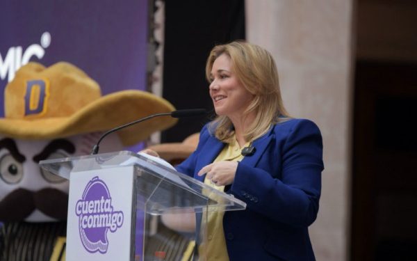 Maru Campos acompaña a Dorados de Chihuahua en la presentación de la temporada 2025 de la LMB