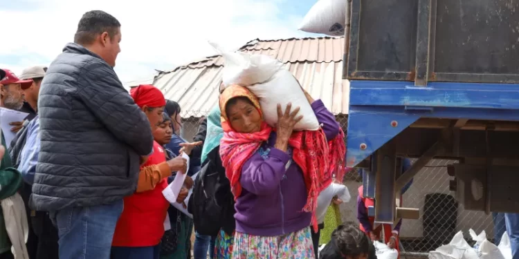 Entregan apoyos alimentarios a comunidades indígenas de Guazapares