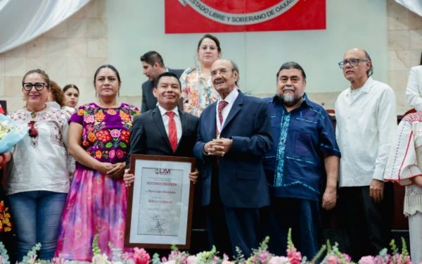 Entrega Congreso de Oaxaca la medalla “Álvaro Carrillo” al compositor Mario López Hernández