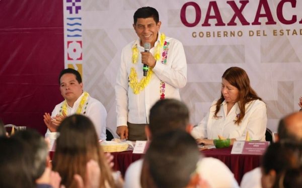 Mejora Gobernador Salomón Jara vialidades de Santa Lucía del Camino